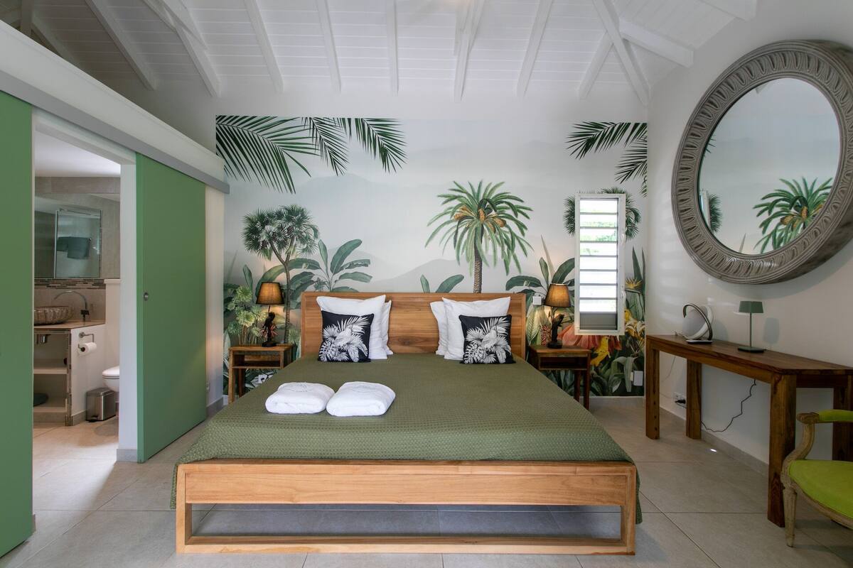 Premium bedding, Select Comfort beds, free minibar items, in-room safe