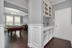 Game room - Spacious 5 bedroom house, with huge outdoor kitchen. Ideal for entertaining!!! (Katy)