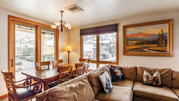 Smart TV, fireplace, DVD player, books