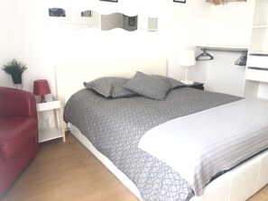 2 bedrooms, desk, iron/ironing board, free WiFi