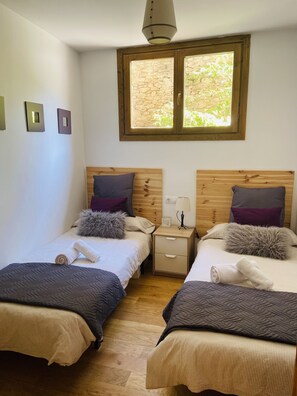 2 bedrooms, bed sheets