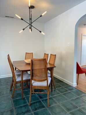 Dining - Stunning Views & Close to Town! (Fairview)