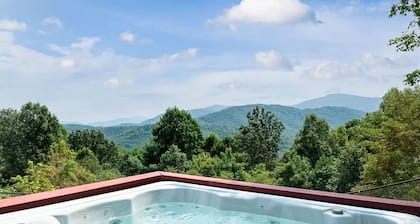 Stunning Views & Close to Town!