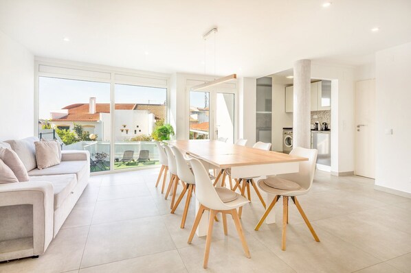 Dining - GuestReady - Amor & Mar (Costa da Caparica)