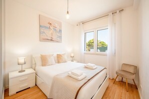 4 bedrooms, iron/ironing board, Internet, bed sheets - GuestReady - Amor & Mar (Costa da Caparica)