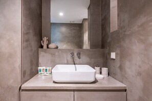 Bruser, gratis toiletartikler, hårtørrer, håndklæder