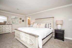 4 bedrooms, iron/ironing board, free WiFi, bed sheets