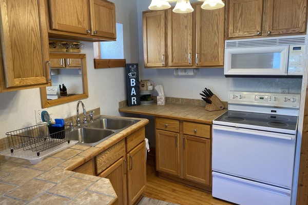 KĂŒhlschrank, Mikrowelle, Ofen, Herdplatte