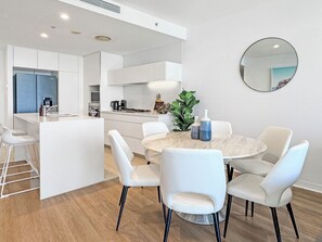 Dining - Stunning Ocean Views Oracle Level 30 Parking (Broadbeach)