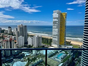 Property grounds - Stunning Ocean Views Oracle Level 30 Parking (Broadbeach)