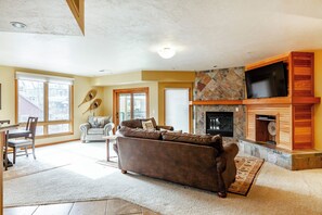 Smart TV, fireplace, DVD player - Caledonian 204 | Ski-In/Out | Private Hot Tub | Mountain View | On Main Street | Steps to Town Lift (Park City)