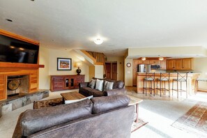 Smart TV, fireplace, DVD player - Caledonian 204 | Ski-In/Out | Private Hot Tub | Mountain View | On Main Street | Steps to Town Lift (Park City)
