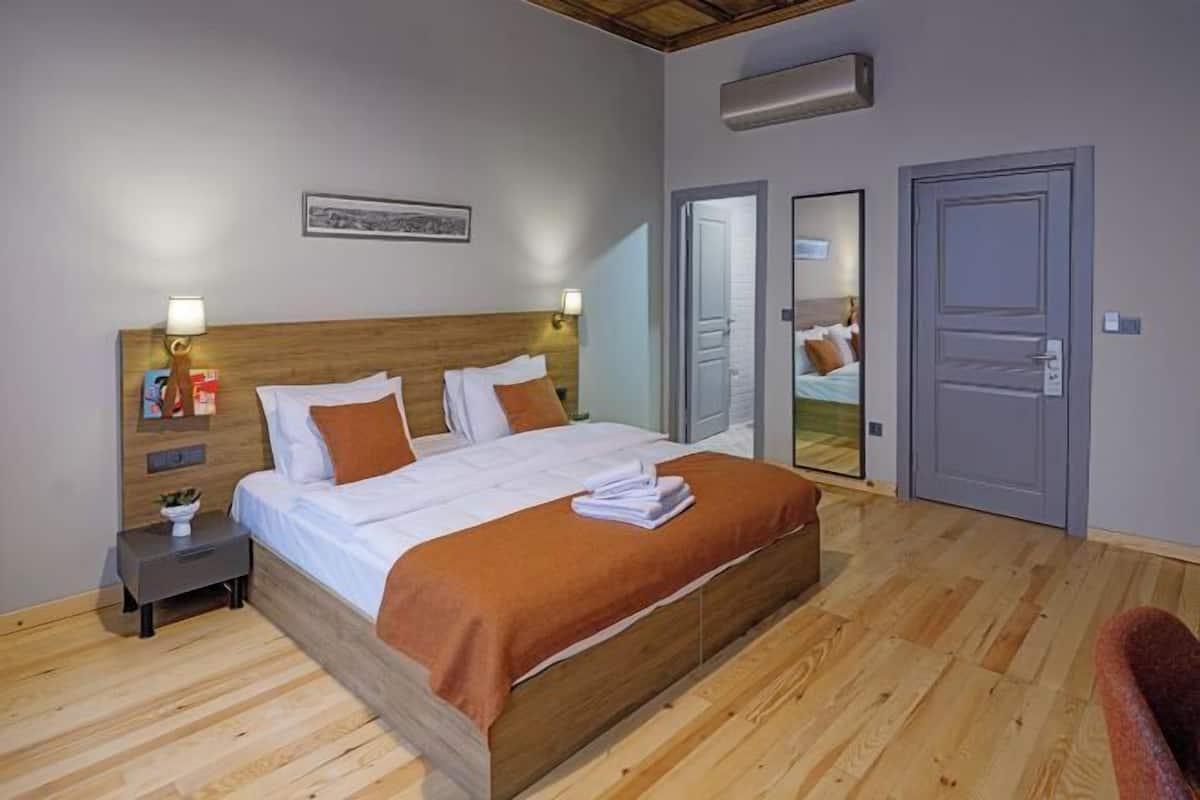 1 habitación, minibar, caja de seguridad en la habitación y escritorio