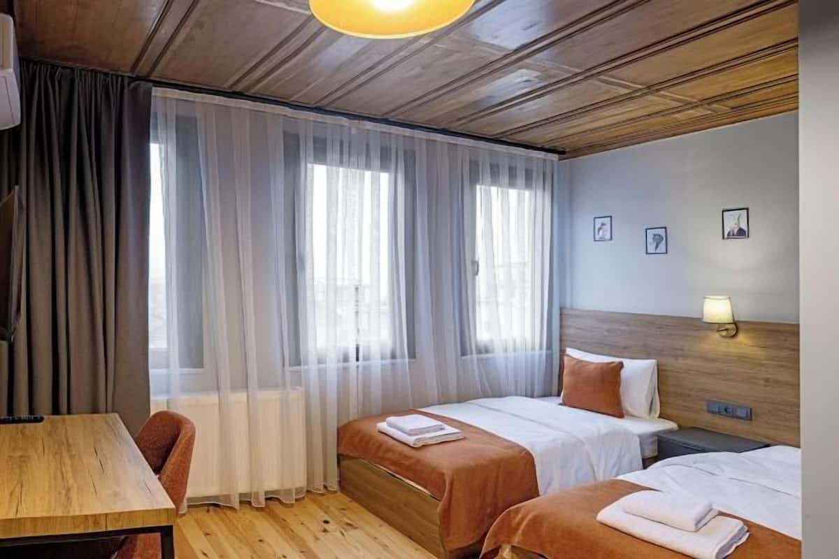 1 Schlafzimmer, Minibar, Zimmersafe, Schreibtisch