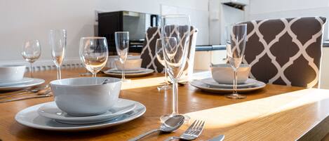 Deluxe Apartment | Dining room