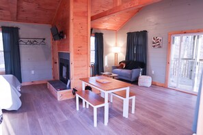 Smart TV y chimenea 