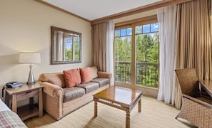 Televisión, chimenea y oficina