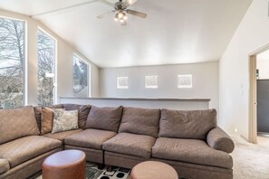 Smart TV, fireplace, DVD player