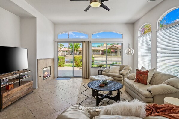 Smart TV, fireplace, stereo