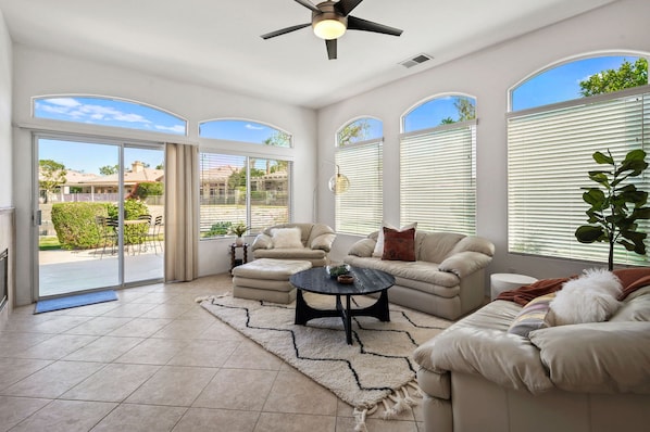 Smart TV, fireplace, stereo