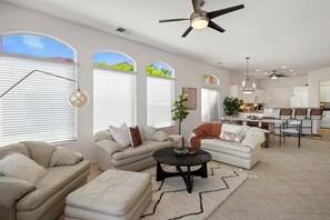 Smart TV, fireplace, stereo