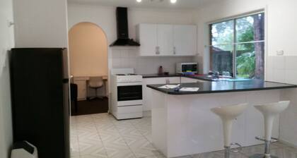 Logan Hospital Dreamworld. Tamborine. upmarket area 3 bed furnished, ask pets.