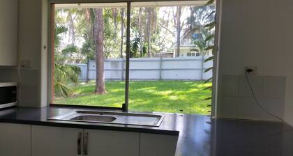 Logan Hospital Dreamworld. Tamborine. upmarket area 3 bed furnished, ask pets.
