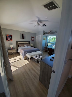 2 bedrooms, in-room safe, iron/ironing board, free WiFi