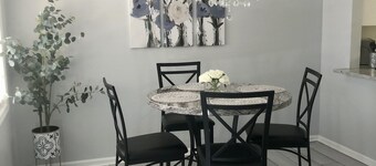 Stylish and Spacious Townhouse overlooking Andrews Lake