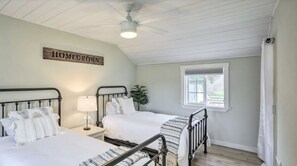 3 bedrooms, iron/ironing board, WiFi, bed sheets