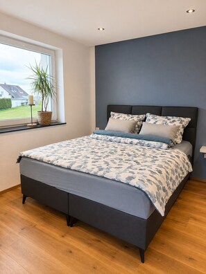 2 bedrooms, desk, free WiFi, bed sheets