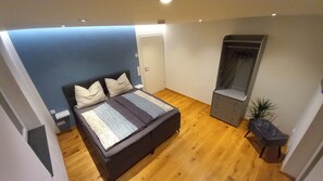 2 bedrooms, desk, free WiFi, bed sheets