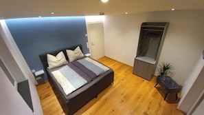 2 bedrooms, desk, free WiFi, bed sheets