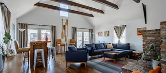 Group Friendly-JerseyShorehome Walk to Beaches, Waterfront Dining & Ferry to NYC