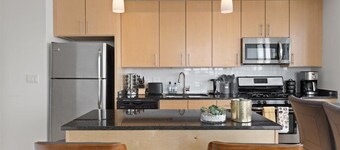 "Unity of Evanston" 3 BDR+2BA ModernLuxe High Rise