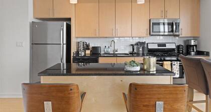 "Unity of Evanston" 3 BDR+2BA ModernLuxe High Rise
