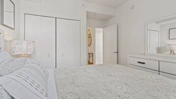 3 bedrooms, desk, iron/ironing board, free WiFi