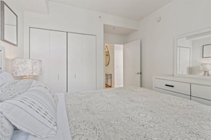 3 chambres, bureau, fer et planche à repasser, accès au Wi-Fi (inclus)