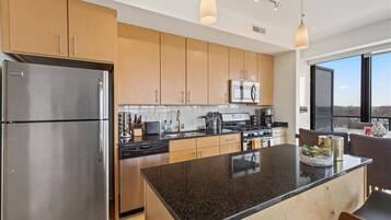 冰箱、微波炉、烤箱、炉灶