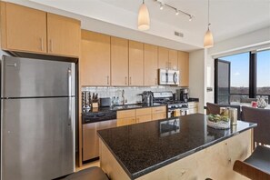 Fridge, microwave, oven, stovetop - "Unity of Evanston" 3 BDR+2BA ModernLuxe High Rise (Evanston)
