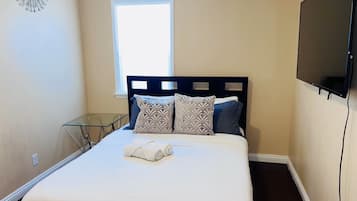 3 bedrooms, desk, iron/ironing board, WiFi