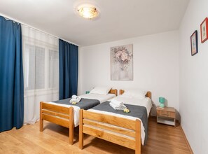 2 habitaciones, tabla de planchar con plancha, wifi y ropa de cama 