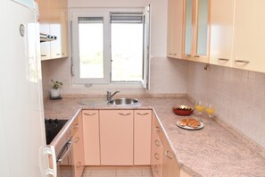 Fridge, microwave, oven, stovetop - Apartment Mino - Two-Bedroom Apartment (Razanac)