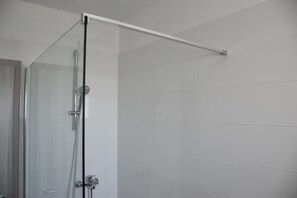 Shower, hair dryer, towels - Apartments Mino - Two Bedroom Apartment With Sea View (Razanac)