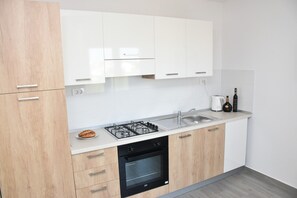 Kühlschrank, Ofen, Herdplatte, Geschirrspüler