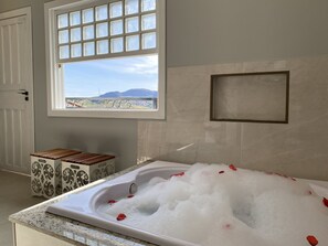 豪華雙人房 | 浴室 | 風筒、提供毛巾、番梘、洗頭水