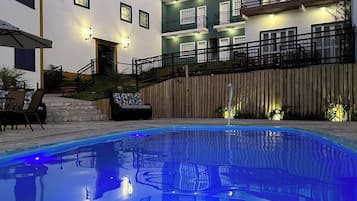 Outdoor pool, pool umbrellas, sun loungers