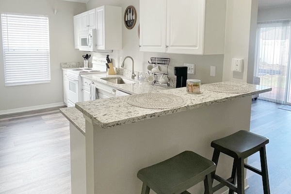 Kylskåp, mikrovågsugn, ugn och spishäll