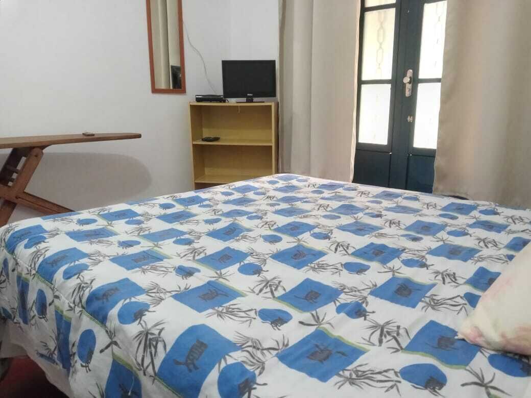 Quarto casal ou duplo básico | Cortinas blackout, ferros/tábuas de passar roupa, Wi-Fi de cortesia
