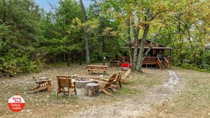 Outdoor dining - Spring River Fishing Cabins #2 - Dogwood - Dogs ok (Miami)